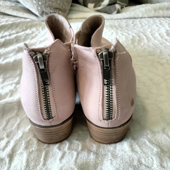 Seychelles Dusty pink Criss-cross Cutout Soft leather ankle bootie - Picture 5 of 10